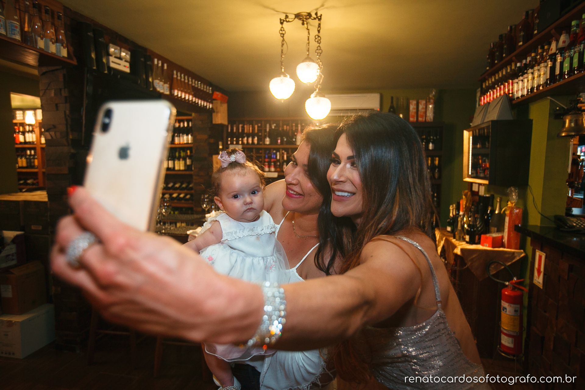 Foto Aniversário da Joyce Avila - Fotógrafo para aniversários em Joinville - Adega di Bacco Foto Aniversário da Joyce Avila - Fotógrafo para aniversários em Joinville - Adega di Bacco - Imagem 4