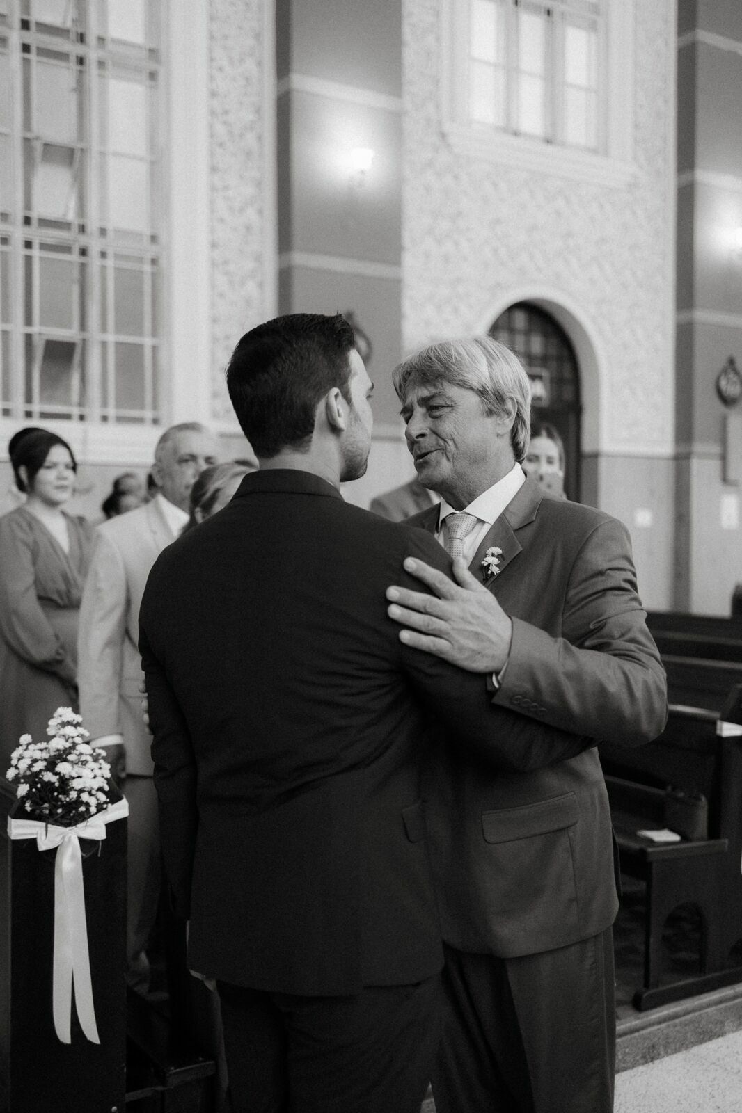 Foto Casamento Fran e Rafa em Corupá: Amor e Emoção no Seminário Sagrado Coração de Jesus Foto Casamento Fran e Rafa em Corupá: Amor e Emoção no Seminário Sagrado Coração de Jesus - Imagem 30