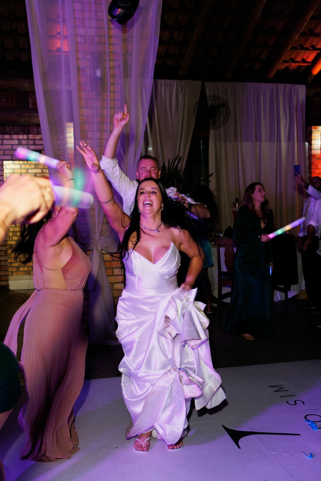 Foto Casamento Morgana e Mano no Buchmann Eventos em Gaspar – Fotógrafo em Joinville Foto Casamento Morgana e Mano no Buchmann Eventos em Gaspar – Fotógrafo em Joinville - Imagem 269