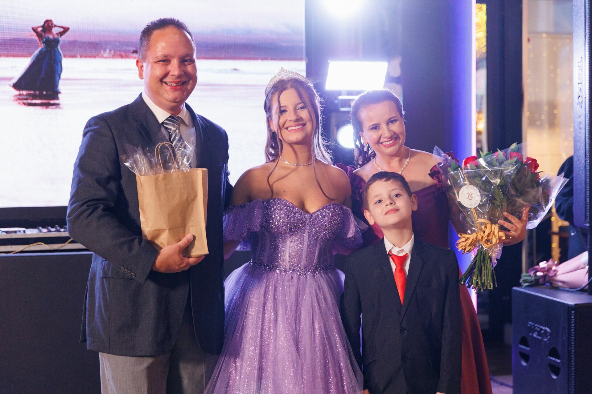 Foto Aniversário de 15 anos da Yasmin no Indaiá Joinville - Fotógrafo em Joinville Foto Aniversário de 15 anos da Yasmin no Indaiá Joinville - Fotógrafo em Joinville - Imagem 70