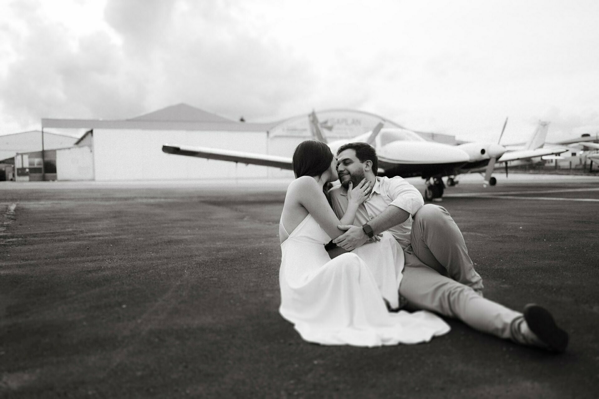 Ensaio Pré Wedding da Thais e do Eron no Aeroclube do Paraná | Fotógrafo em Joinville