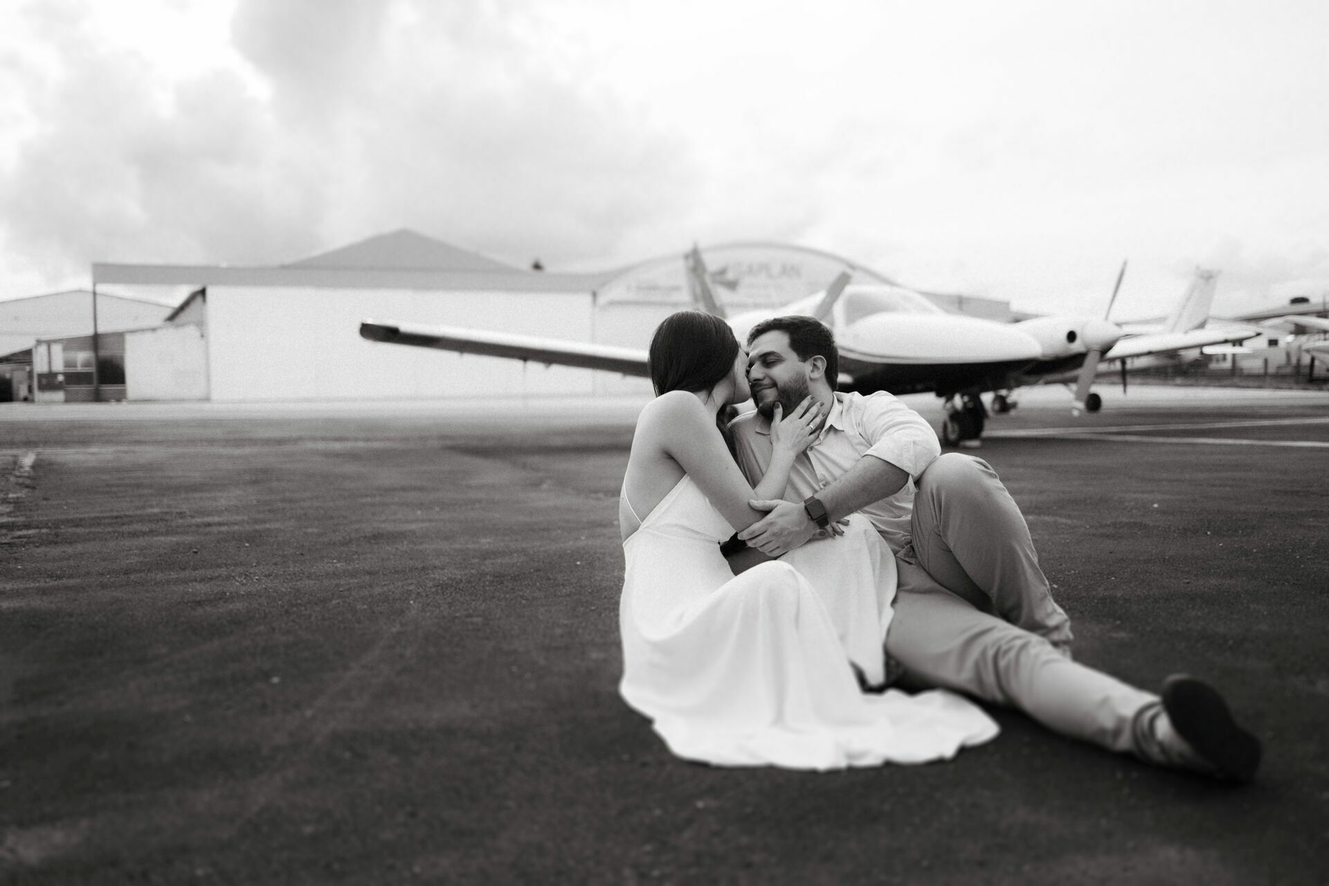 Foto Ensaio Pré Wedding da Thais e do Eron no Aeroclube do Paraná | Fotógrafo em Joinville - Imagem 11