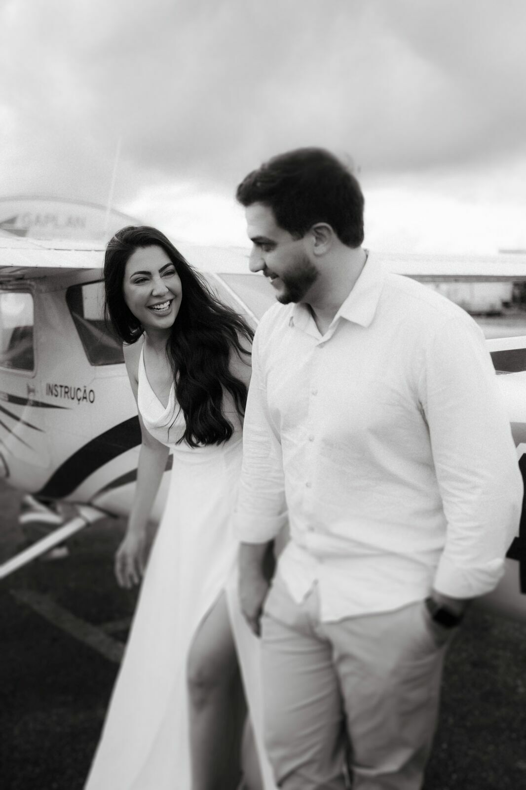 Foto Ensaio Pré Wedding da Thais e do Eron no Aeroclube do Paraná | Fotógrafo em Joinville - Imagem 8