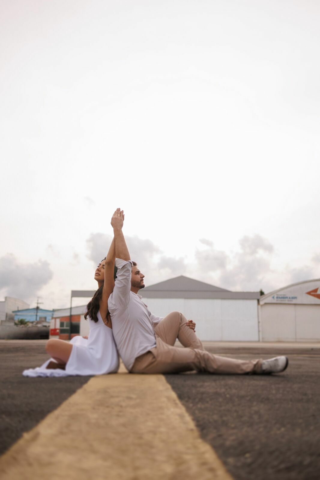 Foto Ensaio Pré Wedding da Thais e do Eron no Aeroclube do Paraná | Fotógrafo em Joinville - Imagem 13