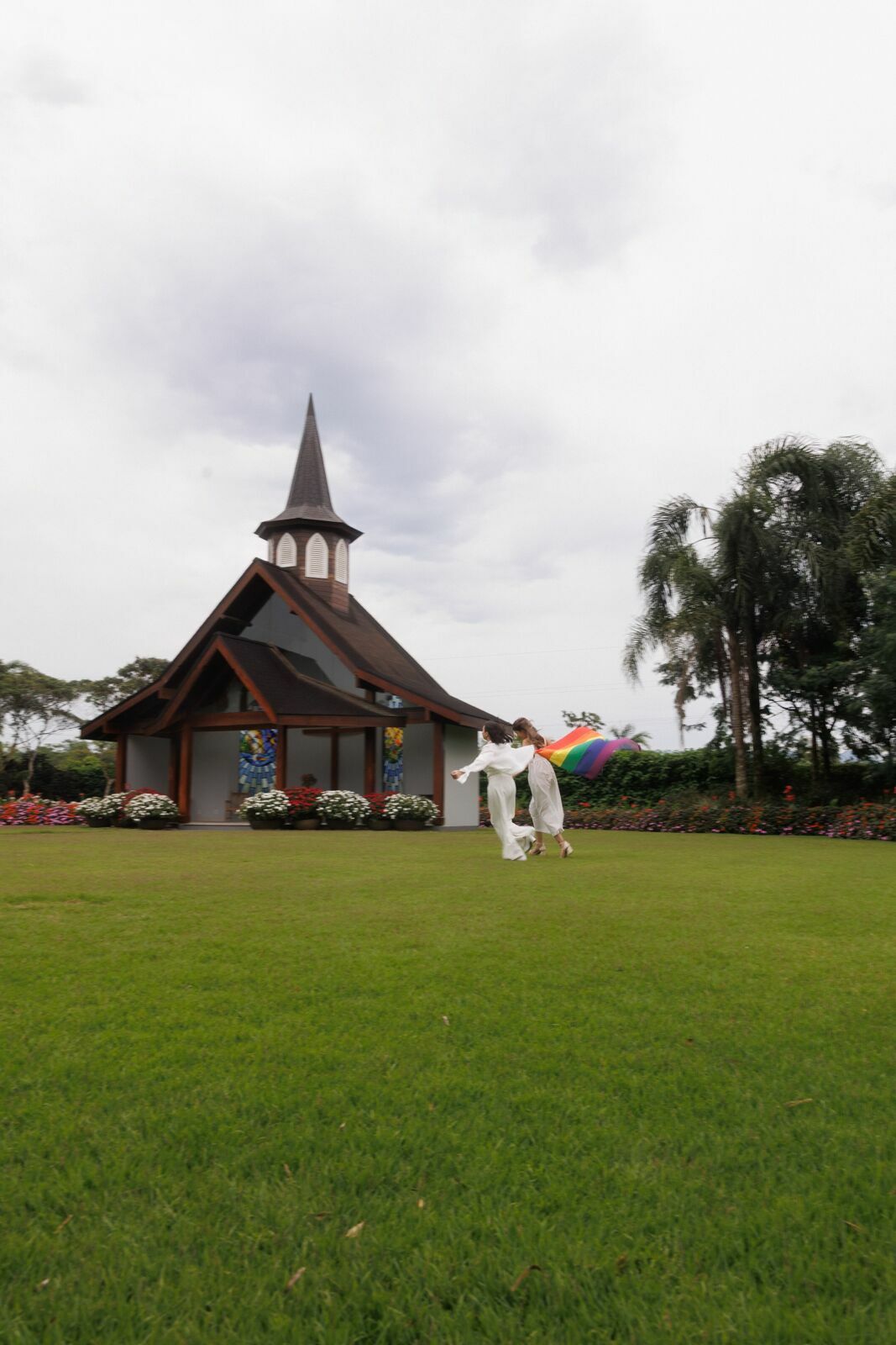 Foto Casamento Civil da Yasmin e da Brenda em Joinville - Fotógrafo em Joinville Foto Casamento Civil da Yasmin e da Brenda em Joinville - Fotógrafo em Joinville - Imagem 17