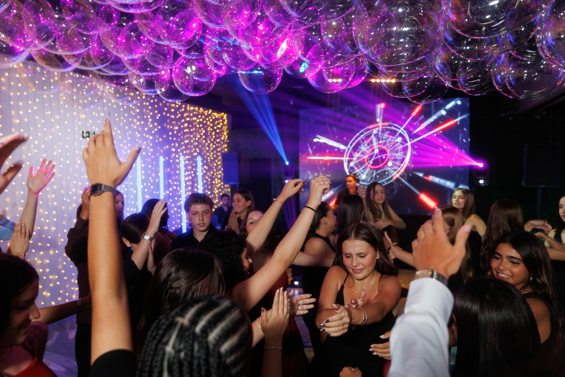 Foto Aniversário de 15 Anos da Júlia no Indaiá Villa em Joinville - Imagem 211